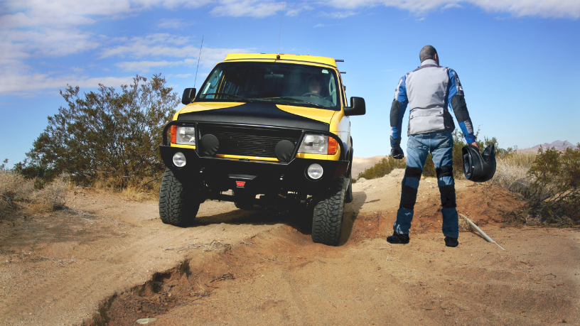Teciomar Abila destaca a adrenalina e as dificuldades que tornam o off-road uma paixão única.