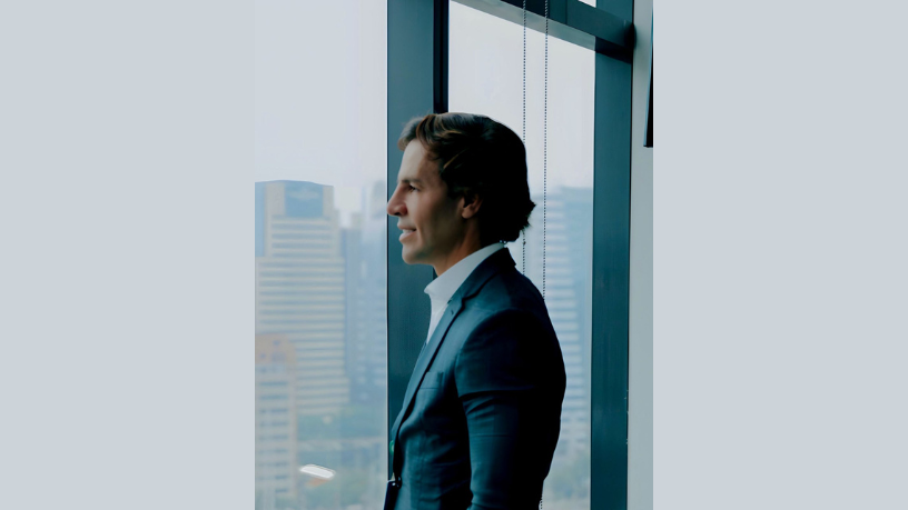 Ian dos Anjos Cunha analisa por que a consistência, e não a motivação momentânea, é o verdadeiro método para resultados sustentáveis.