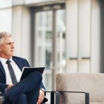 O novo ciclo do segmento empresarial combina demanda qualificada e ajustes macroeconômicos, avalia Alex Nabuco dos Santos.