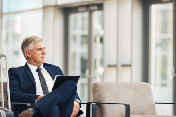 O novo ciclo do segmento empresarial combina demanda qualificada e ajustes macroeconômicos, avalia Alex Nabuco dos Santos.