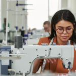 Cristiane Ruon dos Santos explica os principais tipos de tecidos e como escolher o ideal.