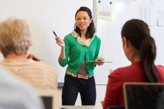 No contexto da EJA profissionalizante, Sérgio Bento De Araújo destaca como integrar formação básica, tecnologia e empregabilidade para ampliar oportunidades reais no mercado de trabalho.
