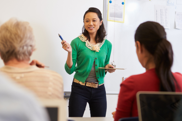 No contexto da EJA profissionalizante, Sérgio Bento De Araújo destaca como integrar formação básica, tecnologia e empregabilidade para ampliar oportunidades reais no mercado de trabalho.