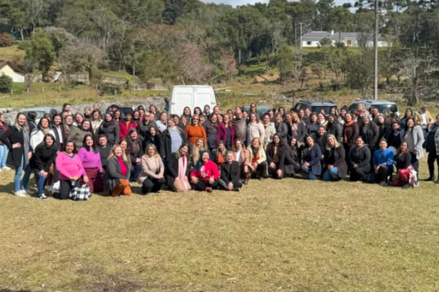 A linguagem inclusiva na comunicação escolar contribui para ambientes mais respeitosos e acolhedores, como explica Sigma Educação e Tecnologia Ltda.